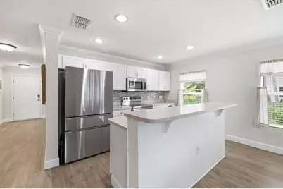 305 65th Avenue E, Bradenton, FL 34203 - Photo 10