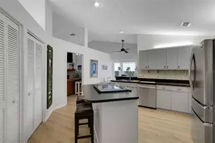 6104 Nicole Dr, Sarasota, FL 34243 - Photo 16