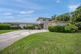 1820 Stanford Ln, Sarasota, FL 34231 - Photo 2