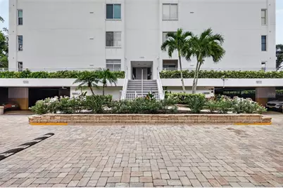 1200 E Peppertree Lane #505, Sarasota, FL 34242 - Photo 4