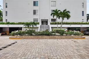 1200 E Peppertree Ln, Sarasota, FL 34242 - Photo 4