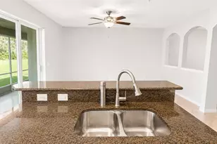 7915 Moonstone Dr, Sarasota, FL 34233 - Photo 10