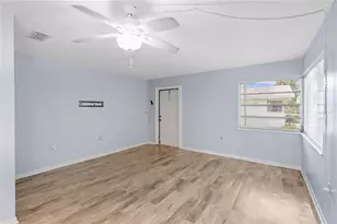 6050 21st St N, Saint Petersburg, FL 33714 - Photo 4