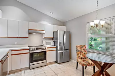 4481 Ascot Circle N, Sarasota, FL 34235 - Photo 8