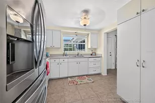 3141 Regatta Cir, Sarasota, FL 34231 - Photo 8