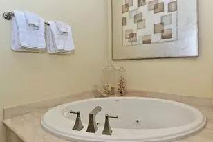 1080 Seagrove Ln, Sarasota, FL 34242 - Photo 28