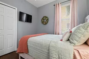 3423 Parkridge Cir, Sarasota, FL 34243 - Photo 22