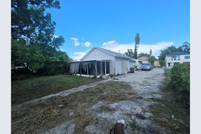 1222 17th Street W, Bradenton, FL 34205 - Photo 2