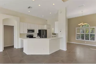 6721 Carlyle Lane, Sarasota, FL 34243 - Photo 12
