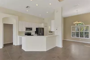 6721 Carlyle Ln, Sarasota, FL 34243 - Photo 12
