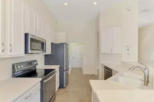 6721 Carlyle Ln, Sarasota, FL 34243 - Photo 16