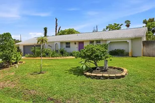 5847 Regent Rd, Venice, FL 34293 - Photo 2