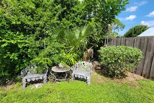 900 Bokhara Pl, Sarasota, FL 34232 - Photo 22