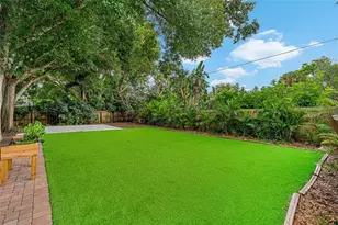 2410 Valencia Dr, Sarasota, FL 34239 - Photo 24