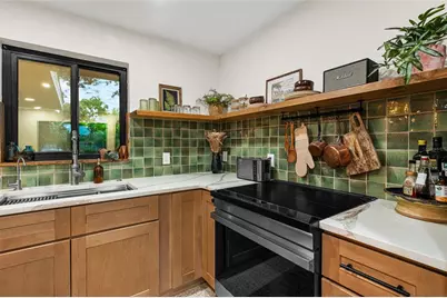 2410 Valencia Drive, Sarasota, FL 34239 - Photo 10