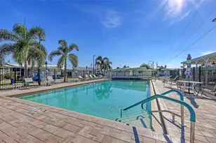 2036 S Mobile Estates Dr, Sarasota, FL 34231 - Photo 20
