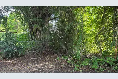 2313 52nd Avenue E, Bradenton, FL 34203 - Photo 2