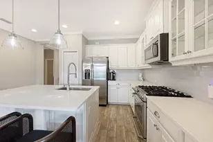 6423 Positano Ct, Sarasota, FL 34243 - Photo 14
