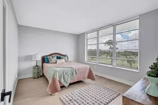 7461 W Country Club Dr N, Sarasota, FL 34243 - Photo 24