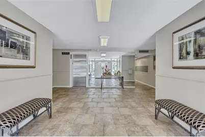 7461 W Country Club Drive N #408, Sarasota, FL 34243 - Photo 6