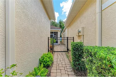 7751 33rd Street E, Sarasota, FL 34243 - Photo 6