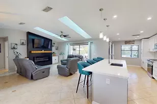 2461 Gold Oak Ct E, Sarasota, FL 34232 - Photo 10