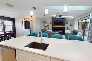 2461 Gold Oak Ct E, Sarasota, FL 34232 - Photo 6
