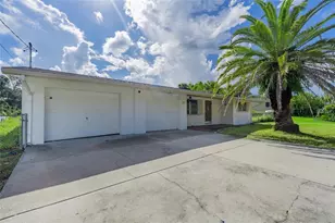 605 Barnes Pkwy, Nokomis, FL 34275 - Photo 1