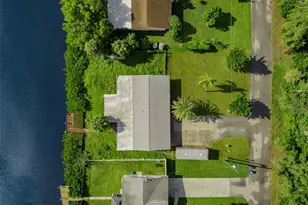 605 Barnes Pkwy, Nokomis, FL 34275 - Photo 2