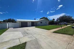 5420 Starwood Pl, Sarasota, FL 34232 - Photo 2