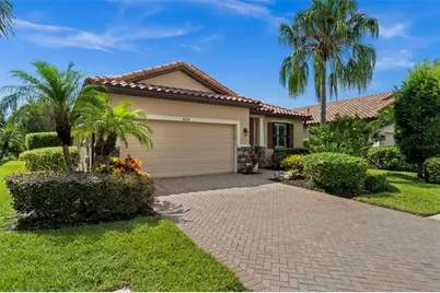 8212 36th Street E, Sarasota, FL 34243 - Photo 2