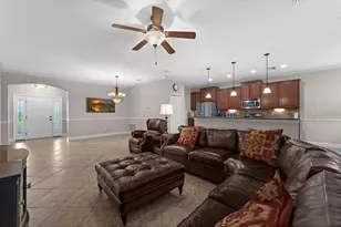8212 36th St E, Sarasota, FL 34243 - Photo 8