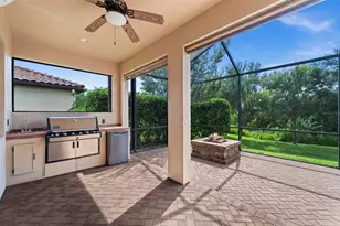 8212 36th St E, Sarasota, FL 34243 - Photo 32
