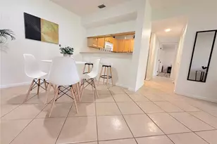 626 Bird Bay Dr S, Venice, FL 34285 - Photo 4