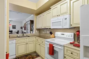 5001 Baraldi Cir, Sarasota, FL 34235 - Photo 12