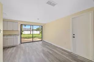 2004 Wood Hollow Pl, Sarasota, FL 34235 - Photo 10