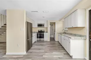 2004 Wood Hollow Pl, Sarasota, FL 34235 - Photo 12