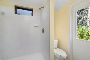 2004 Wood Hollow Pl, Sarasota, FL 34235 - Photo 18