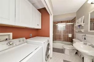1712 Siesta Dr, Sarasota, FL 34239 - Photo 10