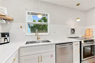 2667 Cheryle Ln, Sarasota, FL 34237 - Photo 24