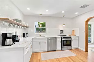 2667 Cheryle Ln, Sarasota, FL 34237 - Photo 22