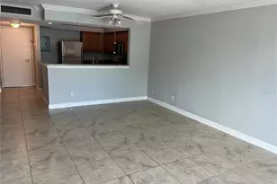 2740 Coconut Bay Ln Ln, Sarasota, FL 34237 - Photo 4