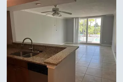 2740 Coconut Bay Ln Lane #3310 (3J), Sarasota, FL 34237 - Photo 2