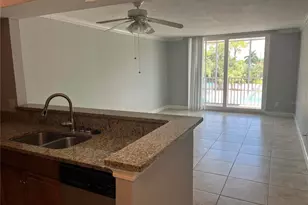 2740 Coconut Bay Ln Ln, Sarasota, FL 34237 - Photo 2