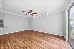 912 Byron Ln, Sarasota, FL 34243 - Photo 14
