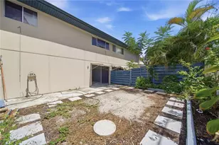 912 Byron Ln, Sarasota, FL 34243 - Photo 16