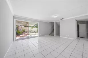 912 Byron Ln, Sarasota, FL 34243 - Photo 6