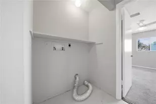 912 Byron Ln, Sarasota, FL 34243 - Photo 20