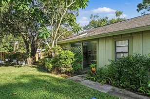5031 Barrington Cir, Sarasota, FL 34234 - Photo 2