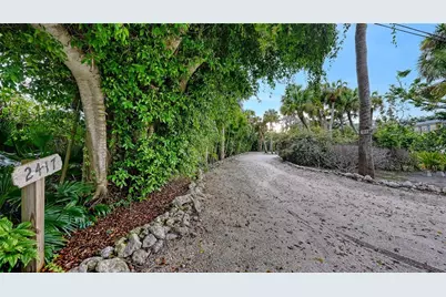 2417 Casey Key Road, Nokomis, FL 34275 - Photo 2
